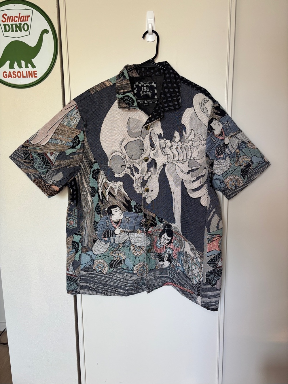 Men’s Short Sleeve Takiyasha the Witch and the Skeleton Spectre Button-Up Shirt
